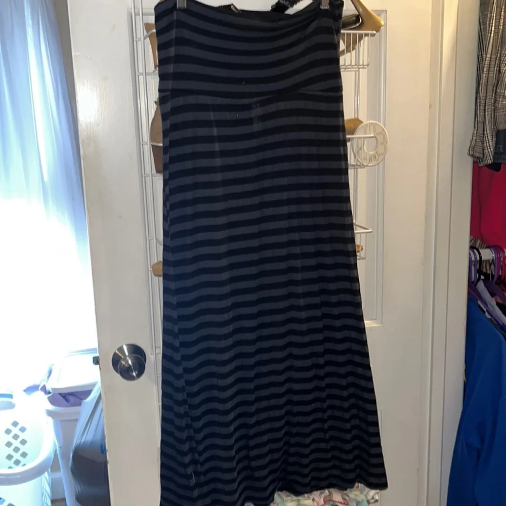 Gray and black maxi skirt 🖤🤍 - Picture 1 of 3